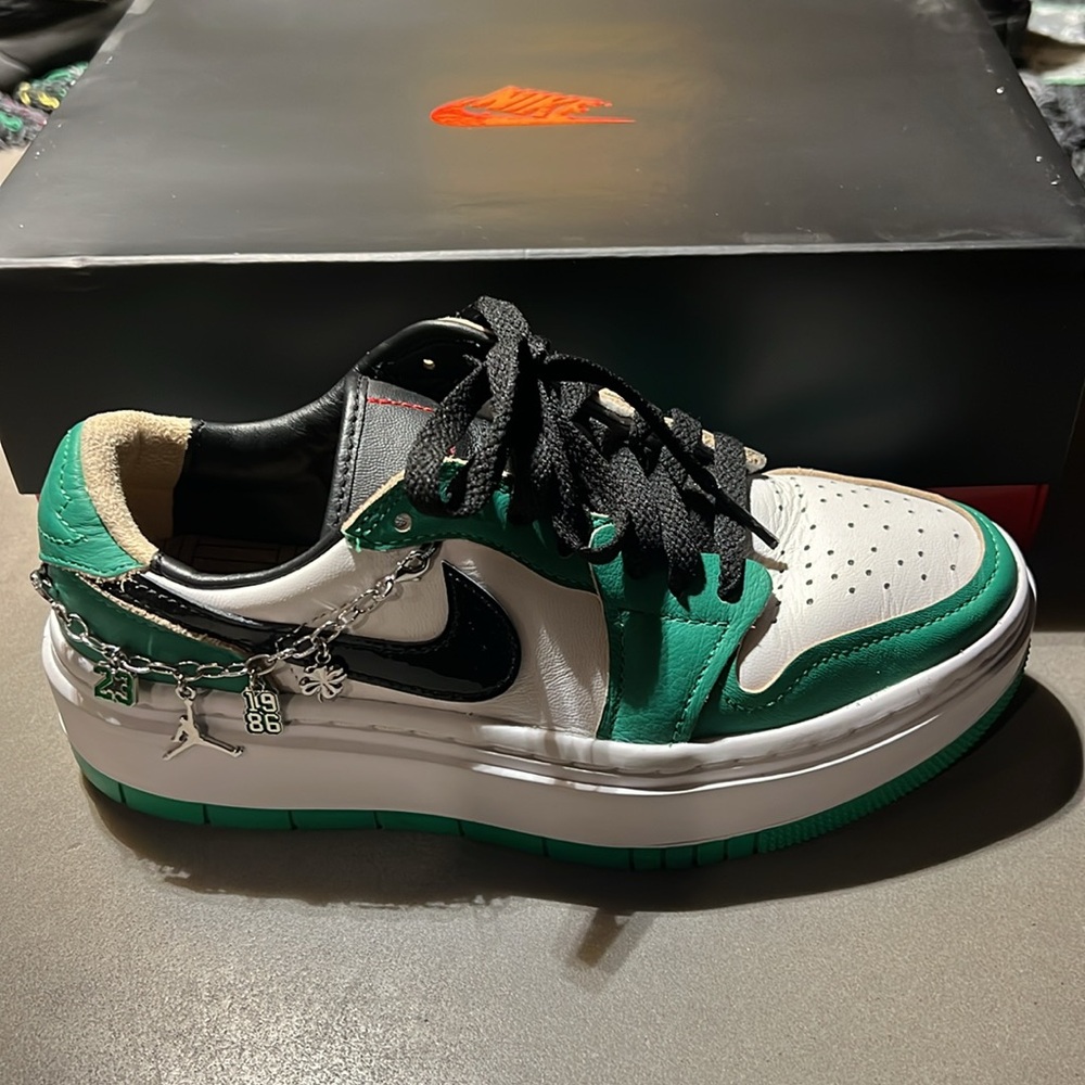W Air Jordan Elevated Low SE
Lucky green 
Women sz 6